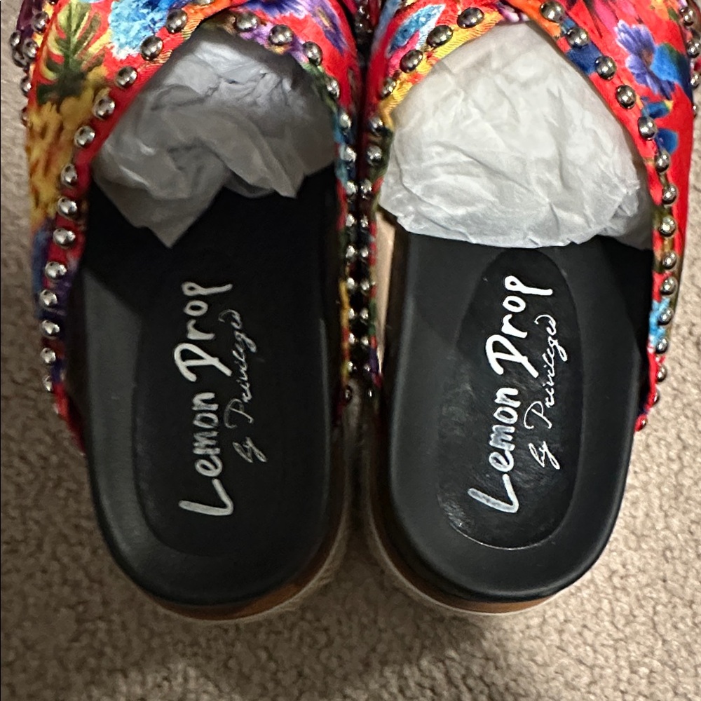 Sandals - Picture 3 of 4
